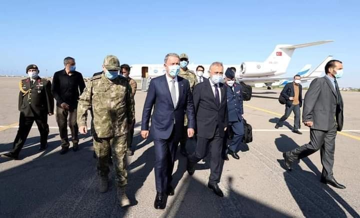 وفد حكومي تركي يضم وزيرا الخارجية والداخلية يصل إلى طرابلس