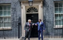عاجل : رئيس حكومة الوحدة الوطنية يلتقي رئيس الوزراء البريطاني في لندن