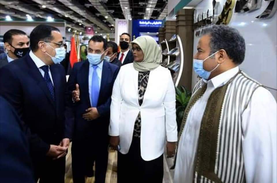رئيس الوزراء المصري يزور جناح دولة ليبيا في معرض القاهرة للكتاب