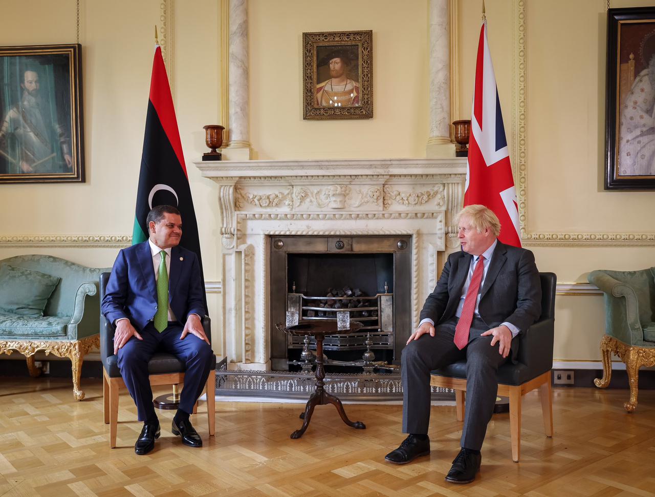 عاجل : رئيس حكومة الوحدة الوطنية يجتمع مع رئيس الوزراء البريطاني