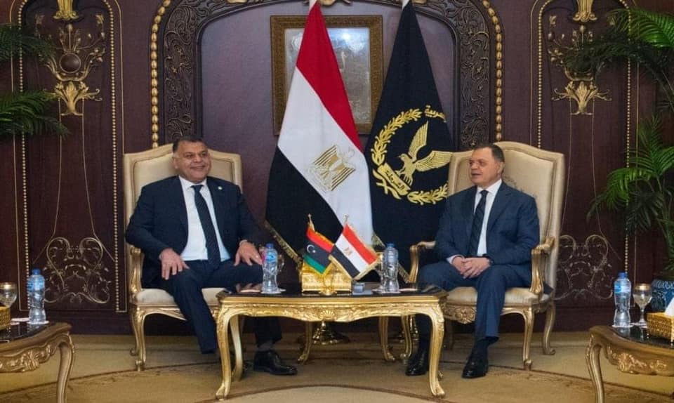 وزير الداخلية يبحث مع نظيره المصري تطوير التعاون الأمني في كافة المجالات
