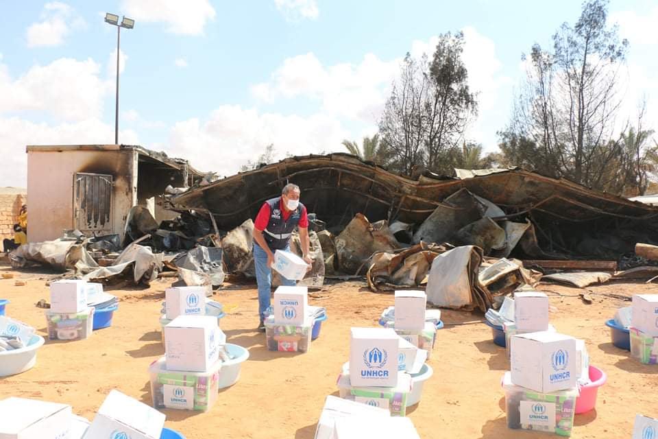 الليبية للإغاثة والمفوضية السامية تقدم مساعدات لنازحي تاورغاء