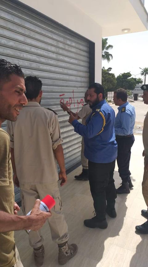 الغرفة الأمنية والحرس البلدي بنغازي تطلقان حملة على الأكشاك