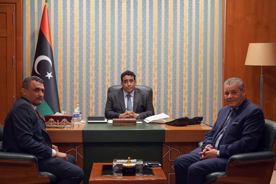 رئيس المجلس الرئاسي يستقبل سفير الجزائر بعد انتهاء فترة عمله في ليبيا