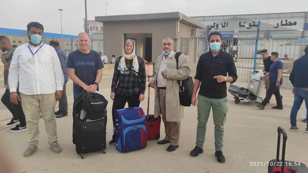 وصول أساتذة زوار من بريطانيا إلى بنغازي لإجراء امتحانات 