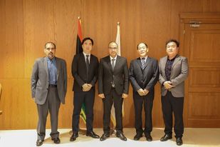 رئيس المجلس التسييري لبلدية بنغازي يلتقي مع وفد الشركة الصينية للإنشاءات المحدودة
