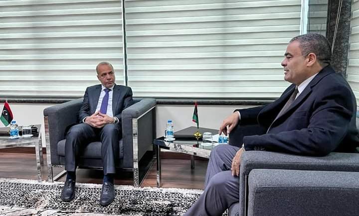 نائب الرئيس عبد الله اللافي يلتقي وزير المواصلات المكلف مؤخرًا بمهام وزارة المالية
