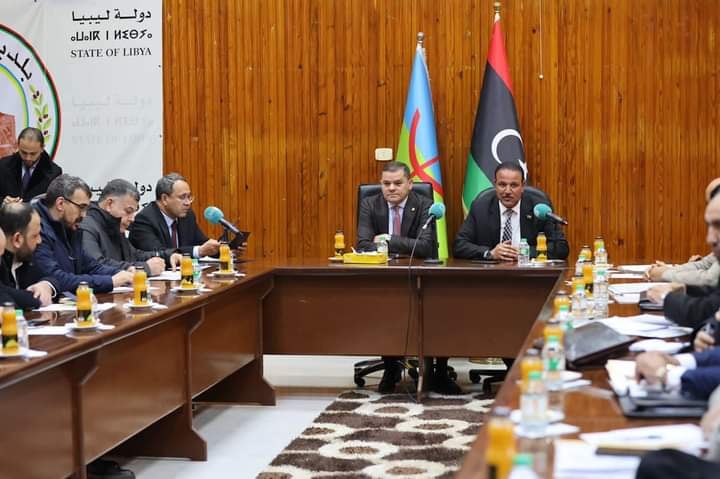 رئيس الحكومة يلتقي بعميد وممثلي القطاعات ببلدية نالوت