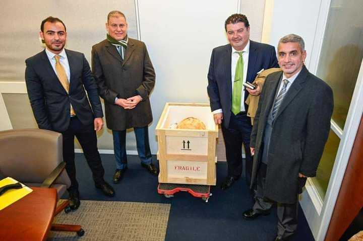 السفارة الليبية في واشنطن تنجح في استعادة قطعة أثرية نادرة سرقت من مدينة شحات