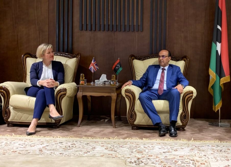 سفيرة بريطانيا تبحث في بنغازي فرص التعاون مع الشركات الليبية في مجالات الطاقة والرعاية الصحية والتعليم