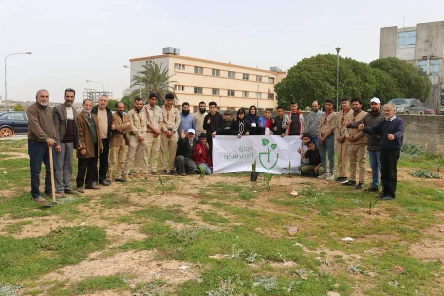انطلاق حملة لتشجير الحدائق بمدينة البيضاء