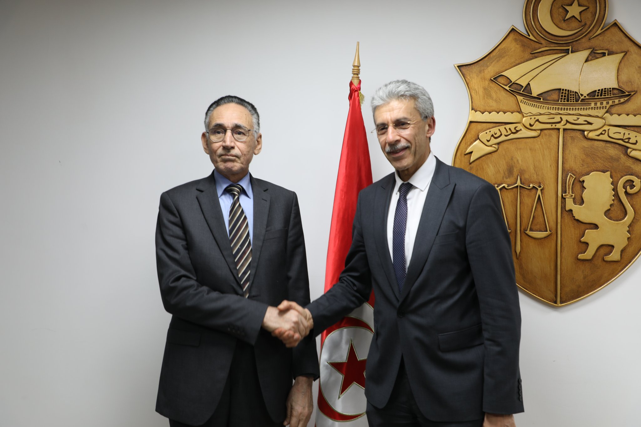 الحويج يبحث مع محافظ البنك المركزي التونسي سبل التعاون الاقتصادي بين البلدين
