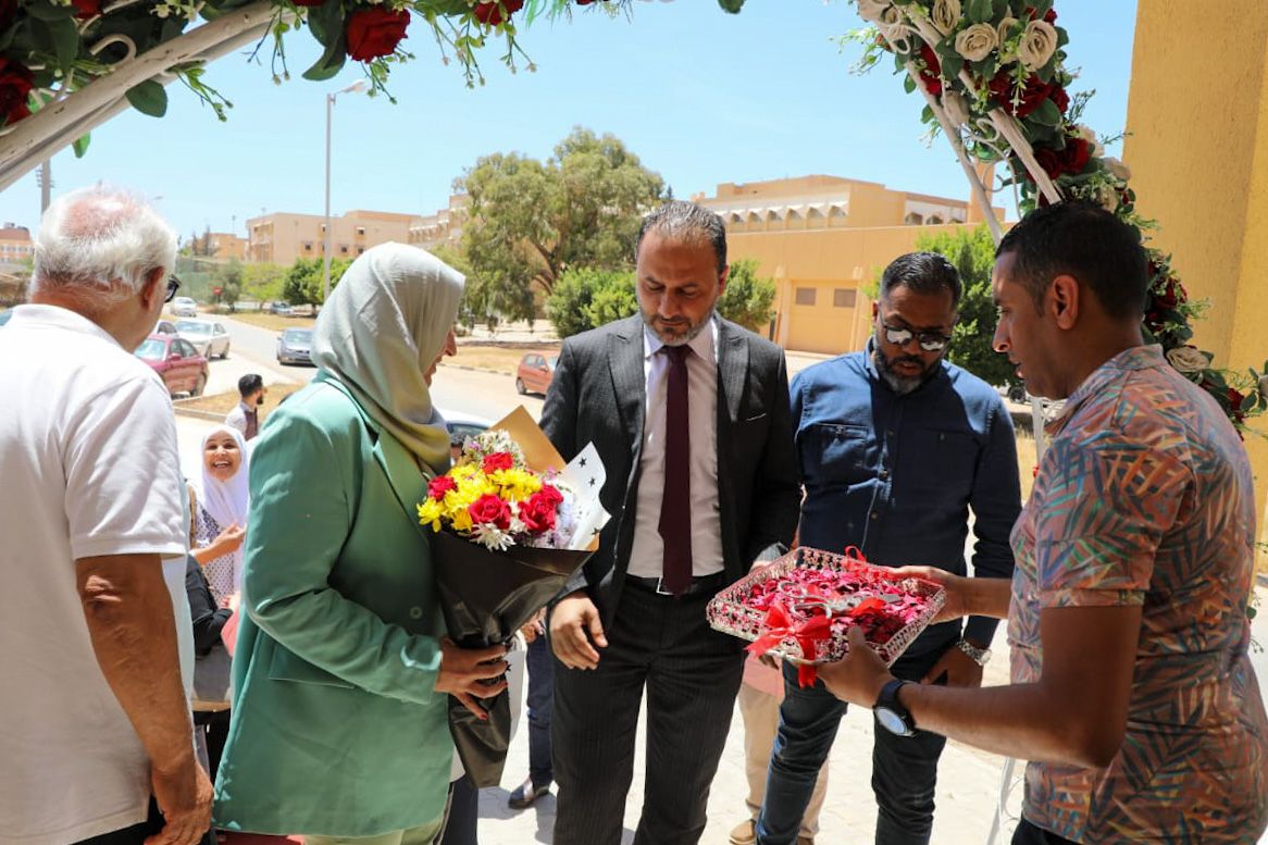 رئيس جامعة بنغازي يفتتح مرفق صحي مستحدث داخل مجمع الطبيات