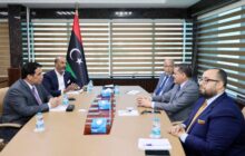 الرئاسي يبحث مع رئيس الحكومة ومحافظ مصرف ليبيا المركزي آخر المستجدات في البلاد