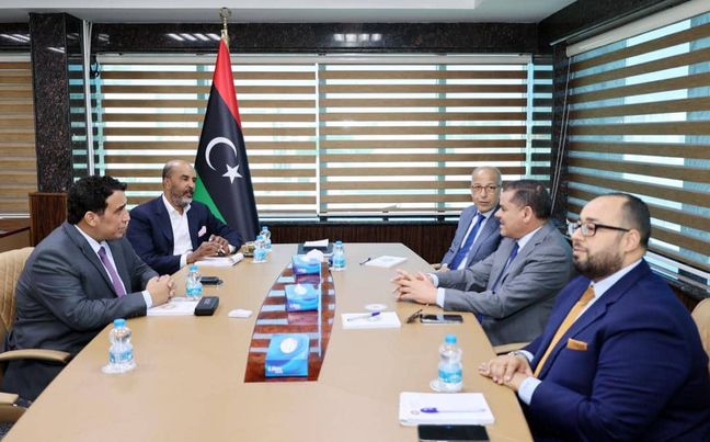 الرئاسي يبحث مع رئيس الحكومة ومحافظ مصرف ليبيا المركزي آخر المستجدات في البلاد