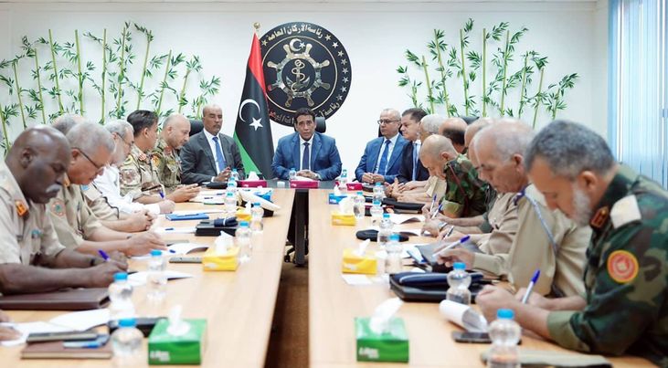 القائد الأعلى للجيش الليبي يلتقي وزير الدفاع ورئيس الأركان العامة ورؤساء الأركان النوعية