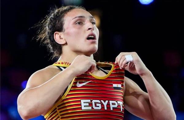 سمر حمزة تدخل التاريخ بحصد ميدالية فضية في بطولة العالم للمصارعة