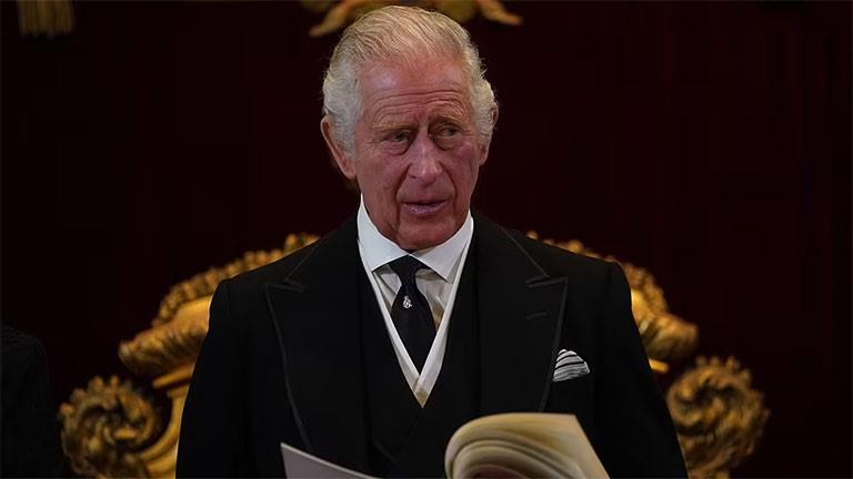 الملك تشارلز الثالث يتعهد أمام البرلمان البريطاني باتباع نهج والدته