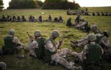 فرنسا تُعلن عن تدريب ألفي جندي أوكراني