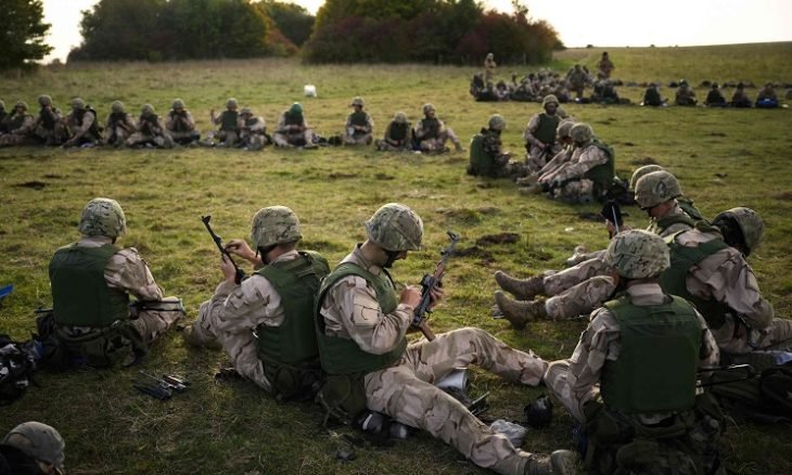 فرنسا تُعلن عن تدريب ألفي جندي أوكراني