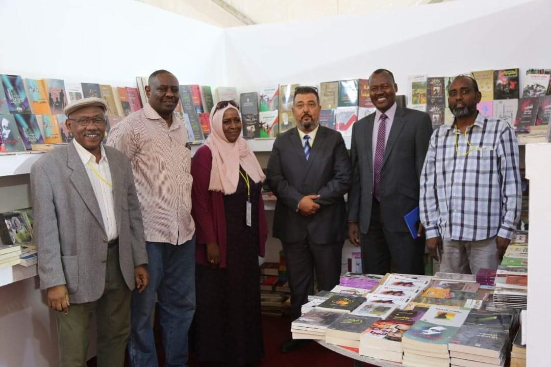 وال| السفير السوداني يزور الجناح الثقافي للسودان بمعرض بنغازي الدولي للكتاب