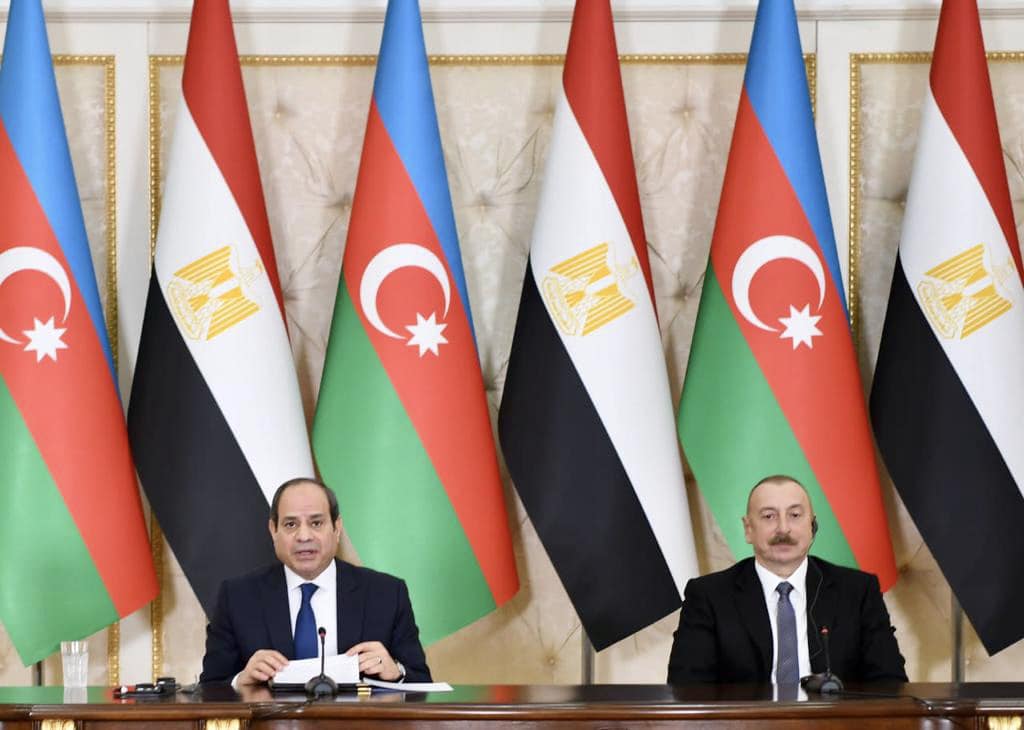 السيسي يستعرض الرؤية المصرية للتسوية في ليبيا خلال زيارته لأذربيجان
