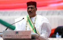 رئيس النيجر يكشف عن مساع لإطلاق سراح 