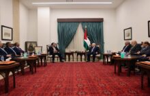 الرئيس الفلسطيني محمود عباس يلتقي وزير العمل والتأهيل علي العابد في رام الله
