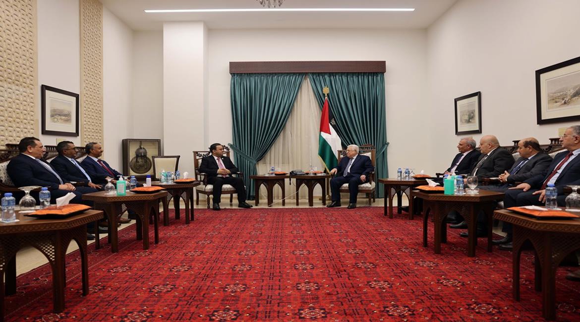 الرئيس الفلسطيني محمود عباس يلتقي وزير العمل والتأهيل علي العابد في رام الله