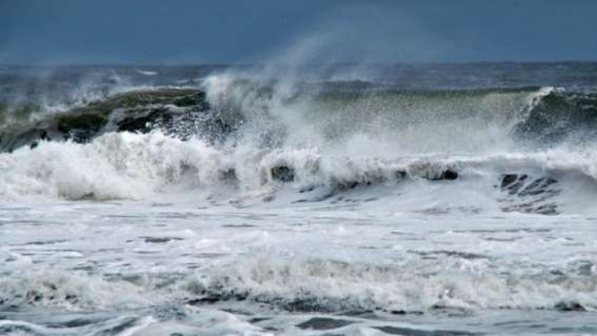 الأرصاد الجوية يحذر من رياح قوية على طول الساحل مع ارتفاع للموج يتراوح ما بين (3.00-5.0) متر