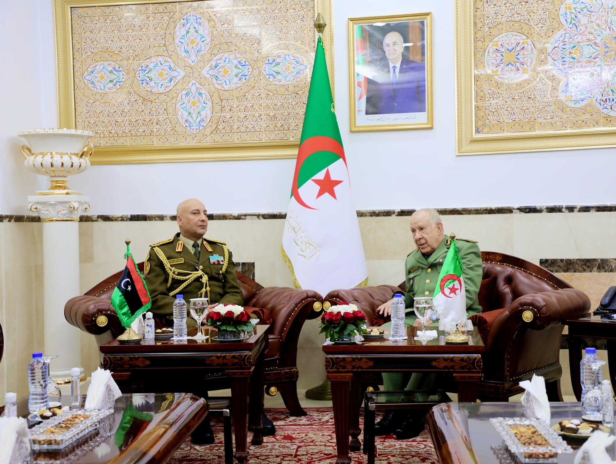 الفريق أول ركن محمد الحداد يبحث في الجزائر تطورات الأوضاع في المنطقة والتعاون الثنائي بين البلدين