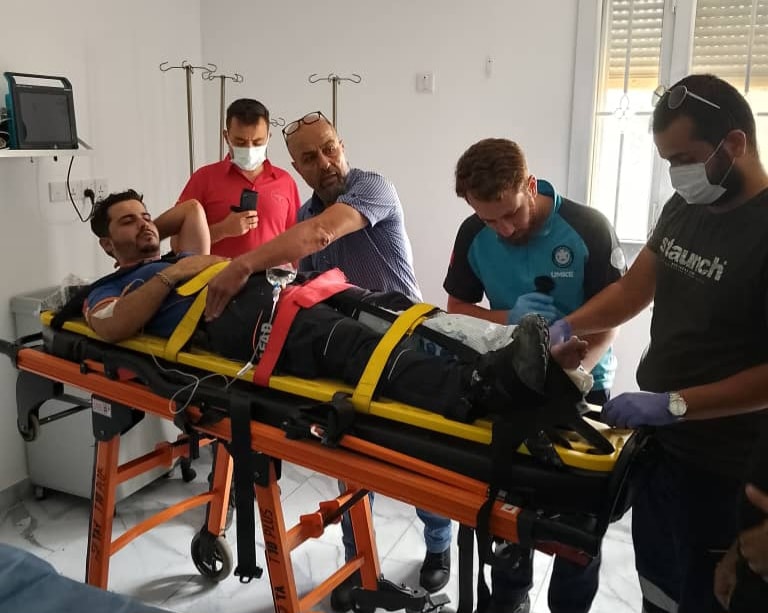 مستشفى الجلاء للجراحة يقدم العلاج لأحد أعضاء فرقة الإغاثة التركية الموجودة بدرنة