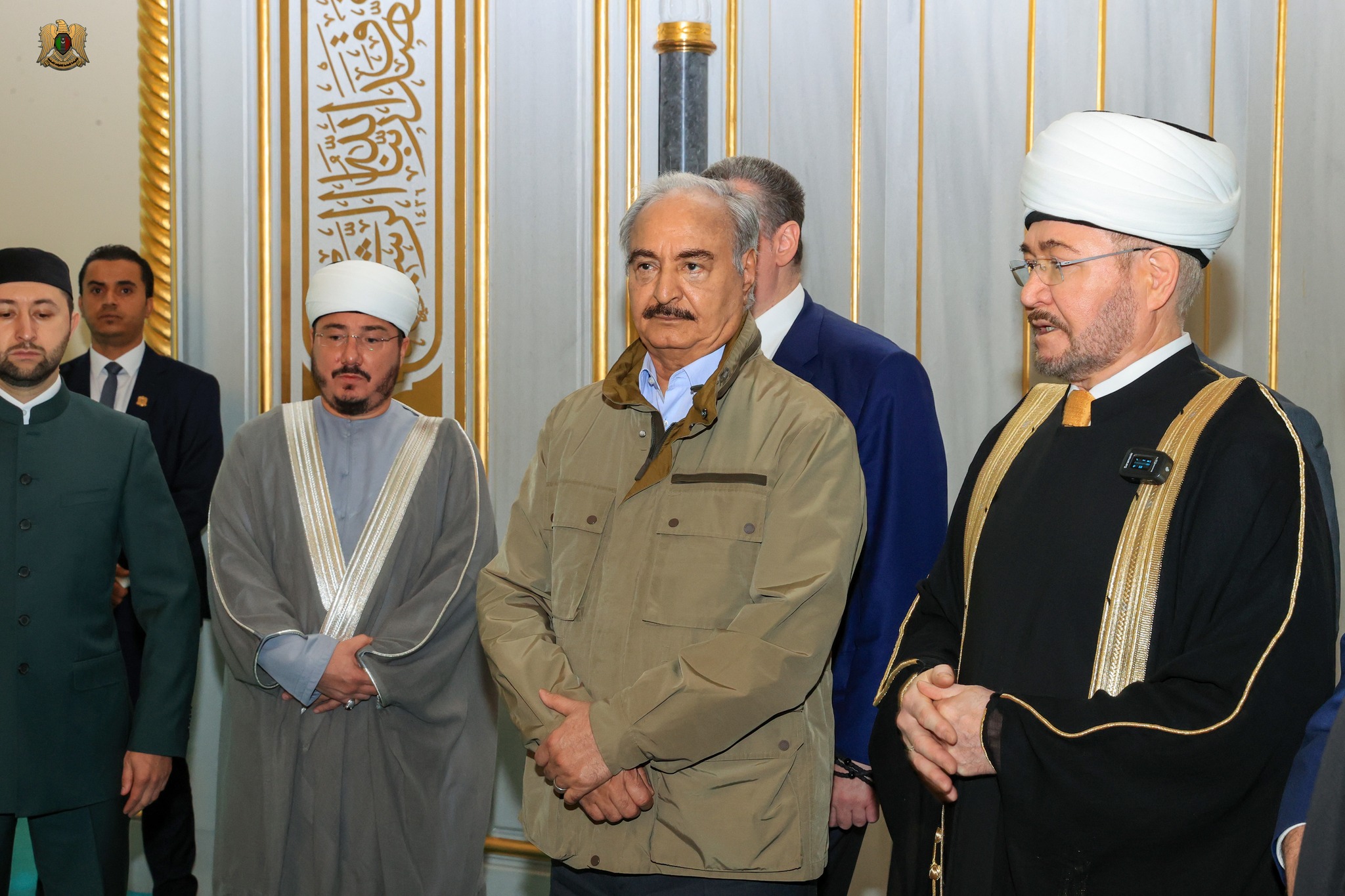 القائد العام يقوم بزيارة مسجد موسكو الجامع