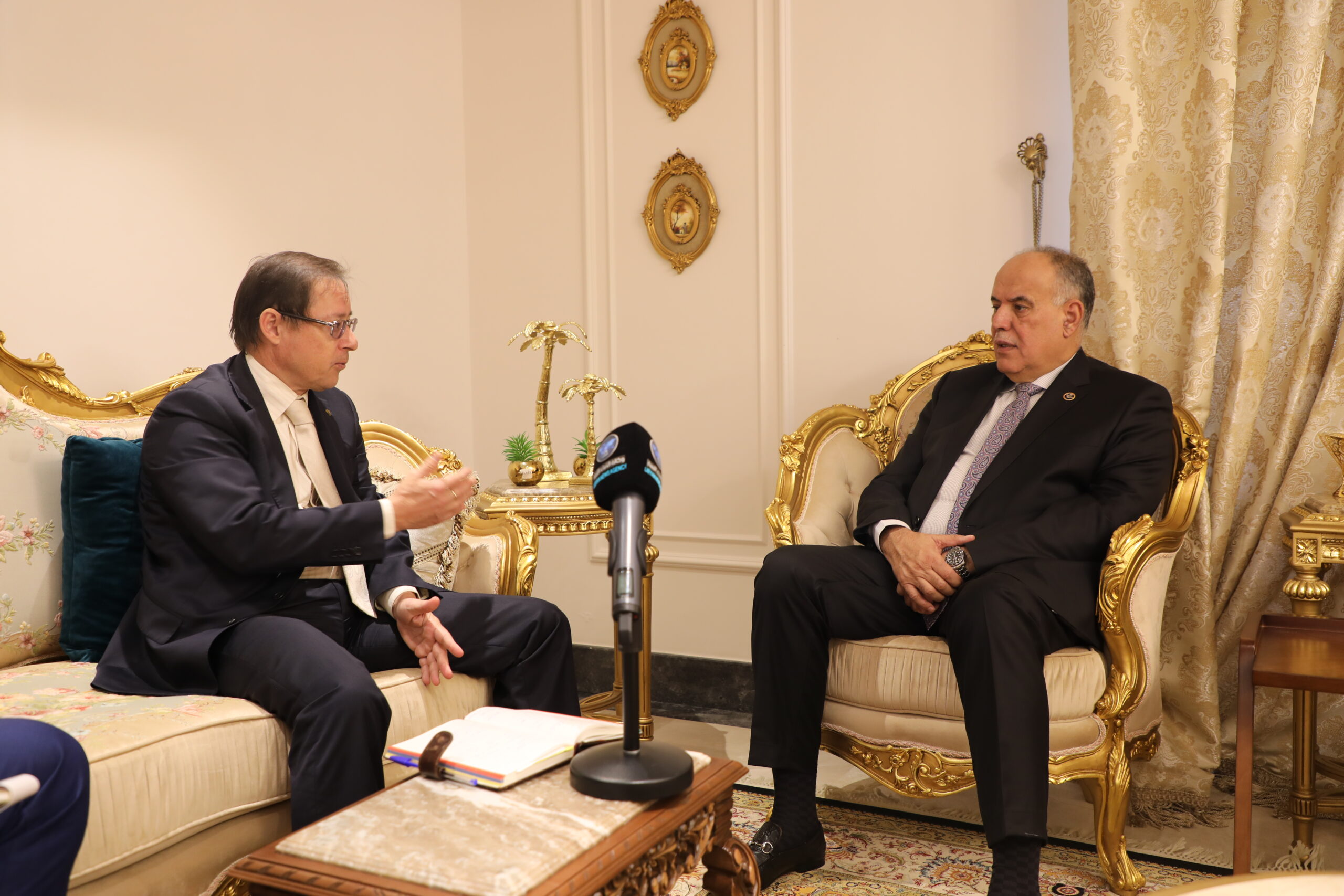 مستشار الأمن القومي الليبي يلتقي سفير روسيا الاتحادية لدى ليبيا