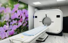 الانتهاء من تركيب أحدث جهاز للأشعة المقطعية بمركز البيضاء الطبي.