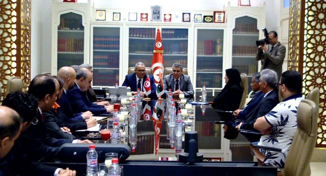 وزير التعليم موسى المقريف يبحث توقيع اتفاقية ثنائية مع نظيره التونسي.