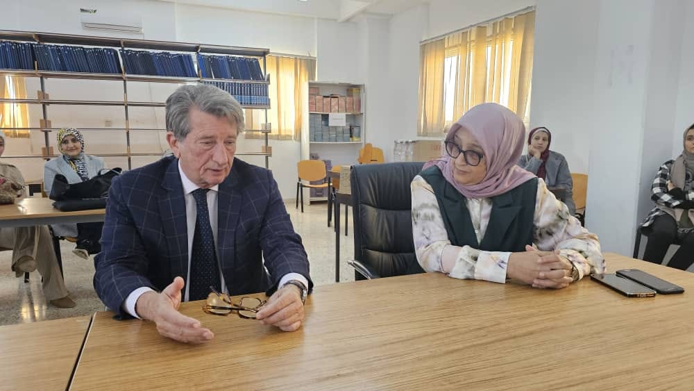 بنغازي| القنصل الإيطالي يعرب عن رغبته في تعزيز التعاون بين القنصلية وكلية اللغات