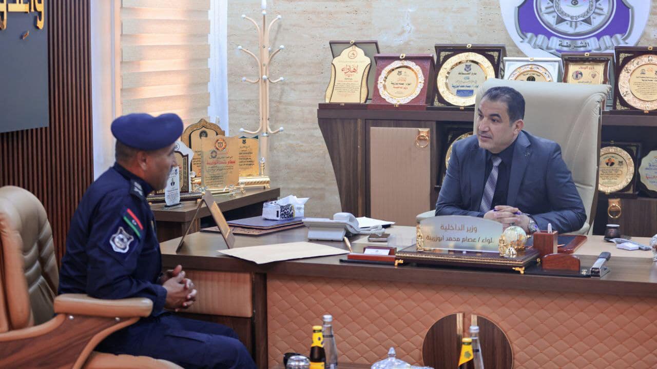 اللواء «عصام أبو زريبة» يلتقي بمدير فرع إدارة التفتيش والمتابعة بالمنطقة الجنوبية
