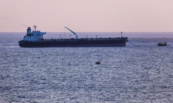 البحرية الأمريكية تحرر سفينة اختطفت في خليج عدن جنوب اليمن