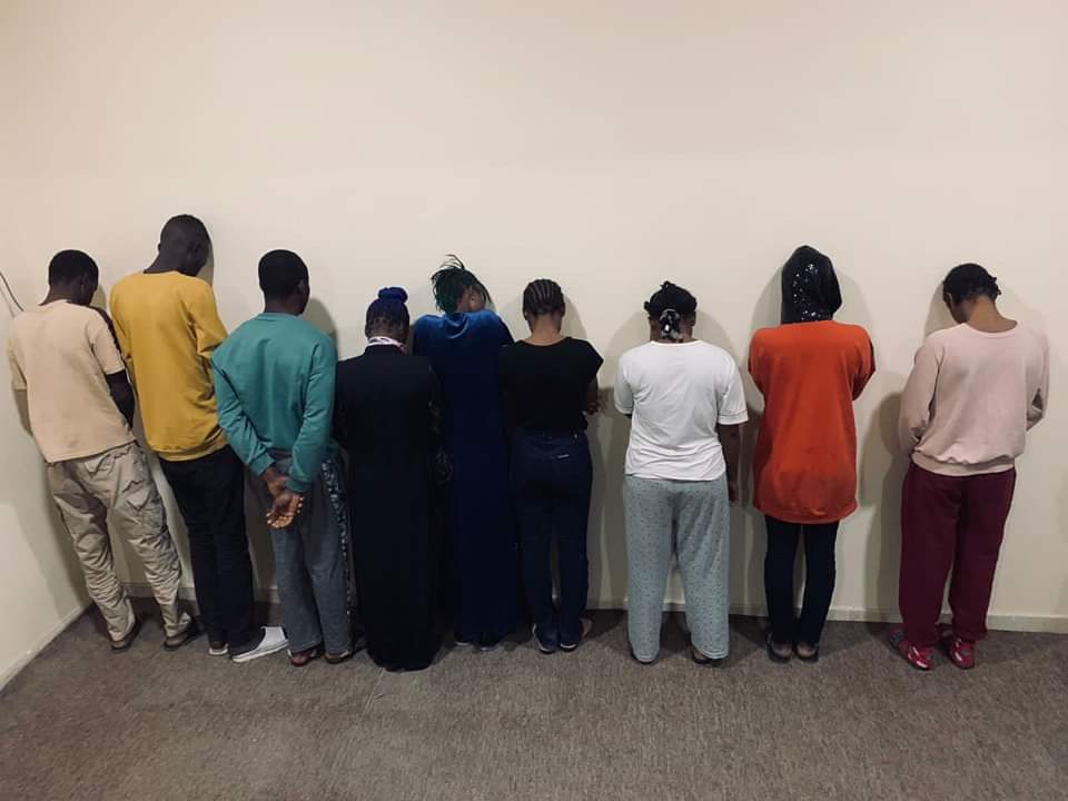 مداهمة وكر للدعارة يستخدمه أجانب بمدينة هون