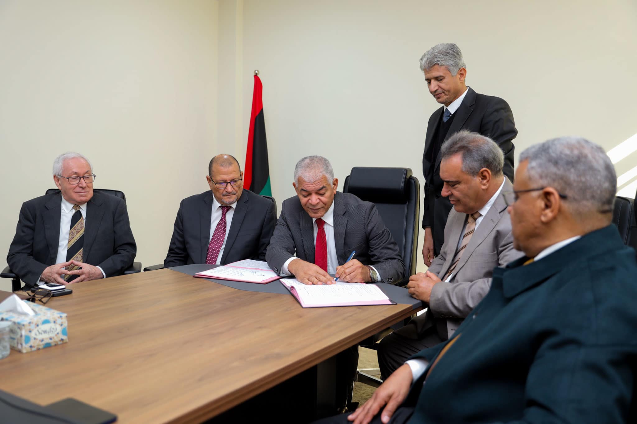 توقيع اتفاقية لتنفيذ مشروع سكك حديدية تمتد من بلدية بنغازي الي بلدية مساعد الحدودية