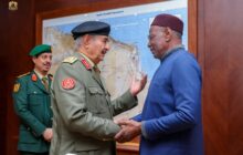 القائد العام يلتقي رئيس بعثة الأمم المتحدة في ليبيا والوفد المُرافق له