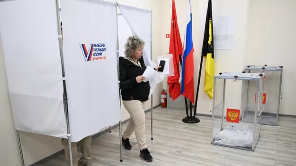 شملت مناطق في أوكرانيا .. الروس يصوت في الانتخابات الرئاسية على مدار 3 أيام