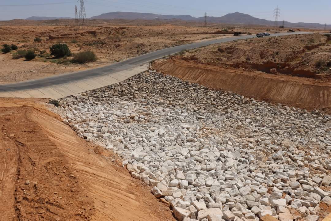 انتهاء أعمال صيانة طريق نالوت/ العزيزية بنسبة 77 %