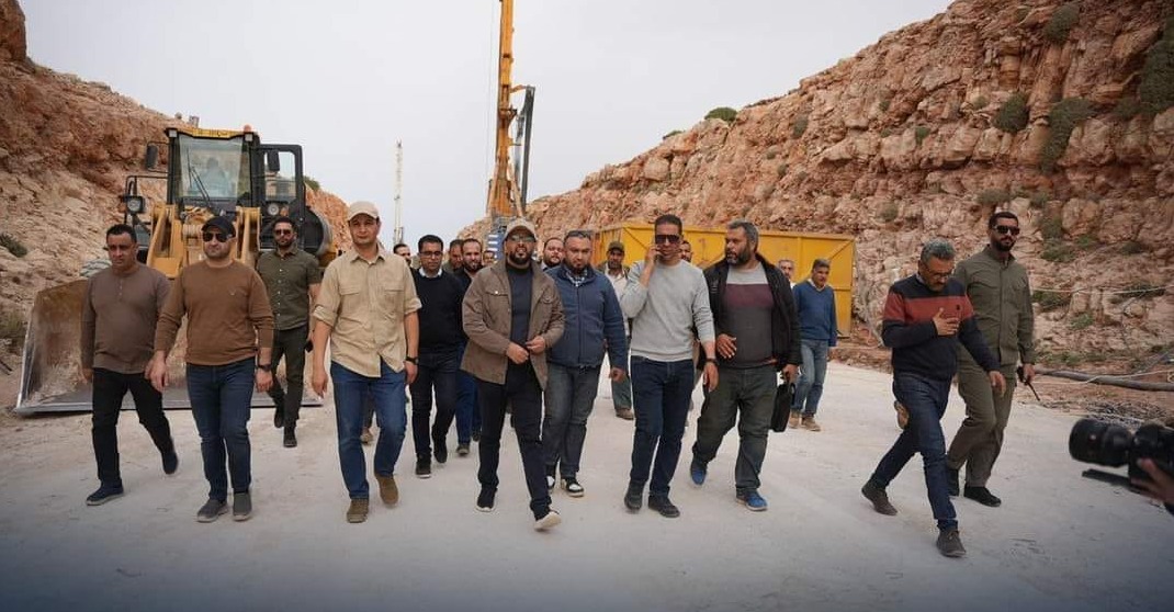 رئيس الحكومة الليبية يتابع سير العمل بمشاريع إنشاء الجسور بمنطقة راس الهلال