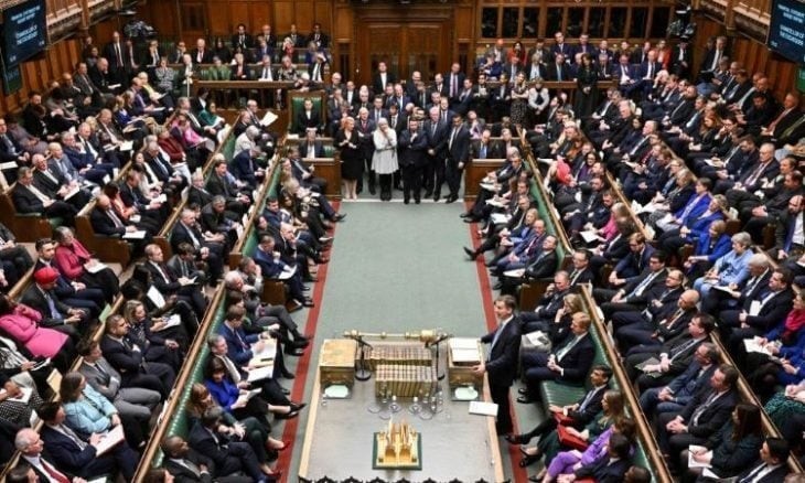 البرلمان البريطاني يقر قانون ترحيل مهاجرين غير نظاميين إلى رواندا