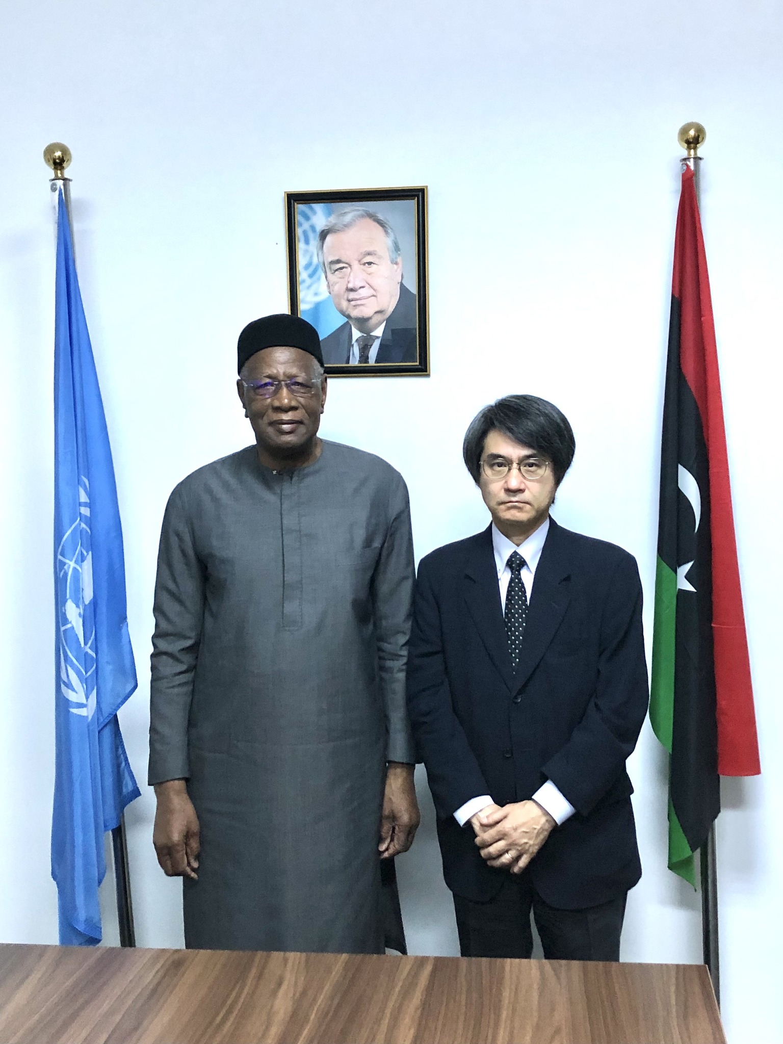 سفير اليابان يبحث مع باثيلي آخر تطورات العملية السياسية في ليبيا