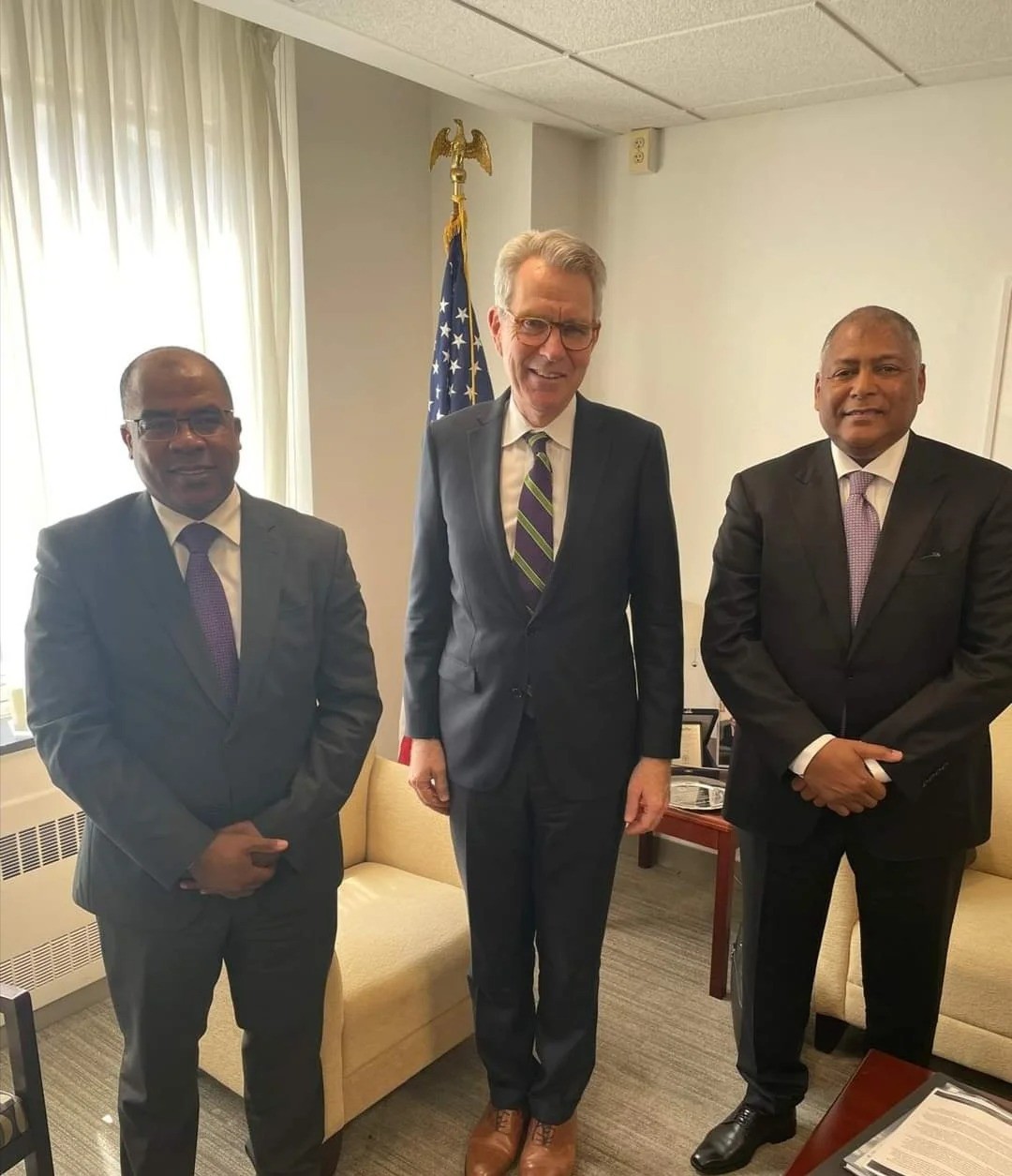 وزير المالية يلتقي نائب وزير الخارجي الأمريكي لشؤون موارد الطاقة