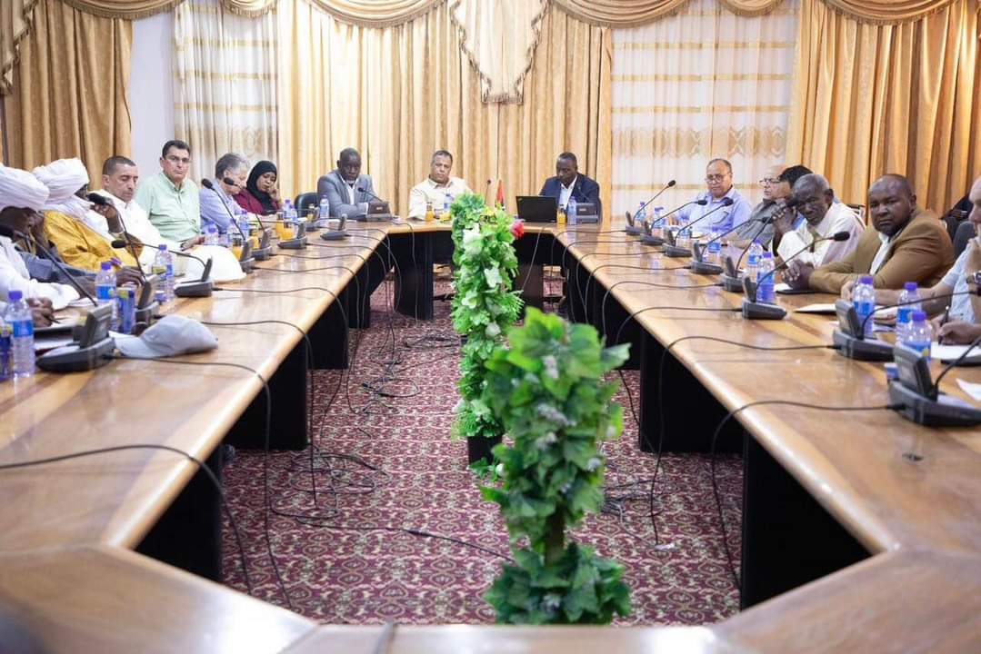 وفد جهاز تنفيذ مشروع النهر الصناعي يبحث مشكلة نقص المياه في غات