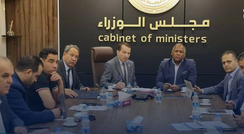 حكومة الوحدة تبحث أثر فرض ضريبة النقد الأجنبي على العمليات والتحويلات النقدية
